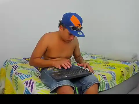 Snapshot of Yeusueue chatting on December 2025 10:36:01 PM Yeusueue online show from December 2025 10:36:01 PM