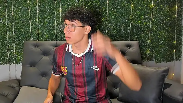 Snapshot of Antoniio_miller chatting on December 2025 12:55:01 PM Antoniio miller online show from December 2025 12:55:01 PM