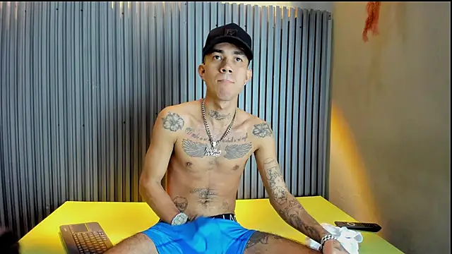 Snapshot of AYALA_TATTOO chatting on December 2025 10:14:01 PM AYALA TATTOO online show from December 2025 10:14:01 PM