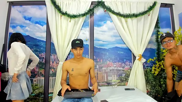 Snapshot of CandyAndMattew chatting on December 2025 12:33:02 PM CandyAndMattew online show from December 2025 12:33:02 PM