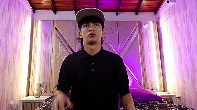 Snapshot of Skinny_boyx chatting on December 2025 01:15:01 PM Skinny boyx online show from December 2025 01:15:01 PM