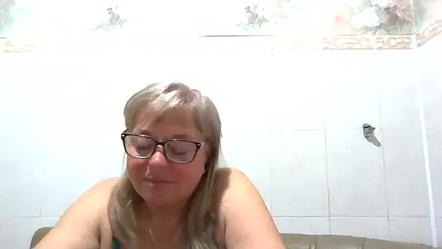 LinaLight88 online show from April 2026 07:40:01 PM