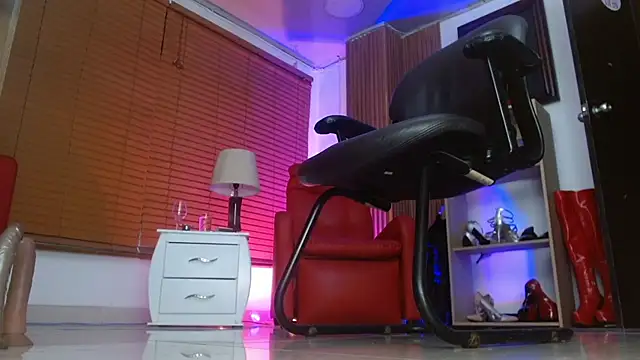 paola xm online show from April 2026 10:09:01 AM