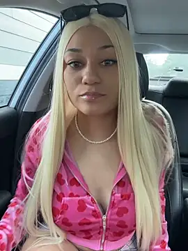 Snapshot of SassyDolphin chatting on December 2025 09:10:02 PM SassyDolphin online show from December 2025 09:10:02 PM