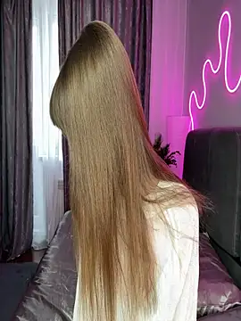 Snapshot of Moonliiine chatting on December 2025 05:56:01 AM Moonliiine online show from December 2025 05:56:01 AM