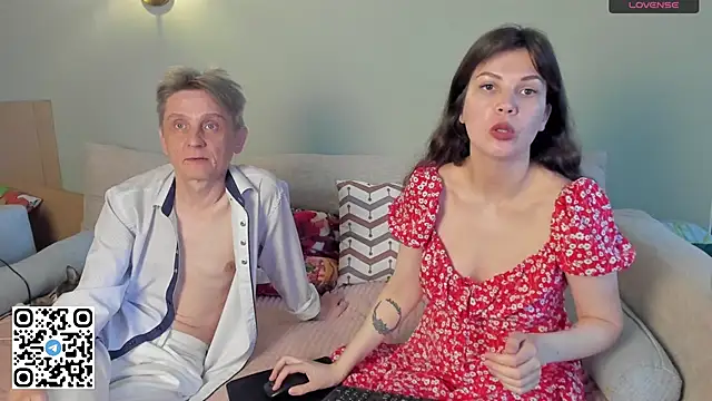 Snapshot of WeliosCouple chatting on April 2026 07:11:01 AM WeliosCouple online show from April 2026 07:11:01 AM