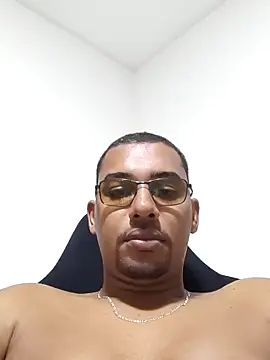 Reis001122 online show from May 2026 03:22:01 AM