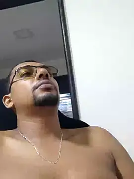 Reis001122 online show from May 2026 02:39:01 AM