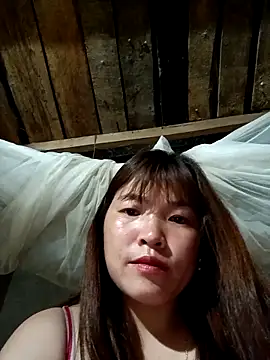 Snapshot of May-Ne chatting on March 2026 04:01:01 PM May-Ne online show from March 2026 04:01:01 PM