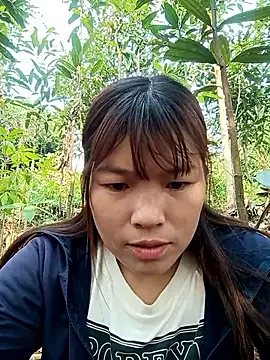 Snapshot of May-Ne chatting on April 2026 01:17:02 AM May-Ne online show from April 2026 01:17:02 AM