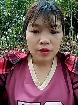 Snapshot of May-Ne chatting on April 2026 02:25:02 AM May-Ne online show from April 2026 02:25:02 AM