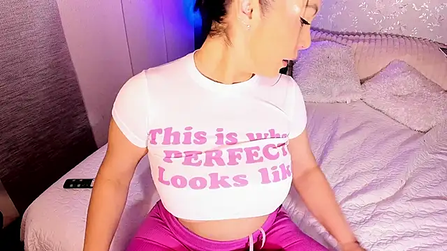 Snapshot of AntonellaFerrerr_1 chatting on April 2026 04:48:01 AM AntonellaFerrerr 1 online show from April 2026 04:48:01 AM