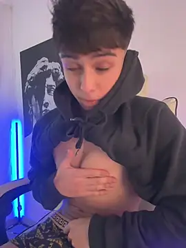 Snapshot of lian_fooxx chatting on April 2026 04:13:02 AM lian fooxx online show from April 2026 04:13:02 AM