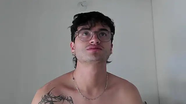 Snapshot of charlie_dicker chatting on February 2026 03:15:02 PM charlie dicker online show from February 2026 03:15:02 PM