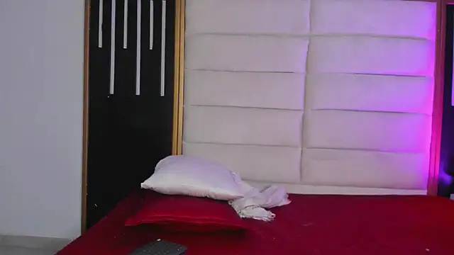 JuliMonroe19 online show from March 2026 01:06:01 PM