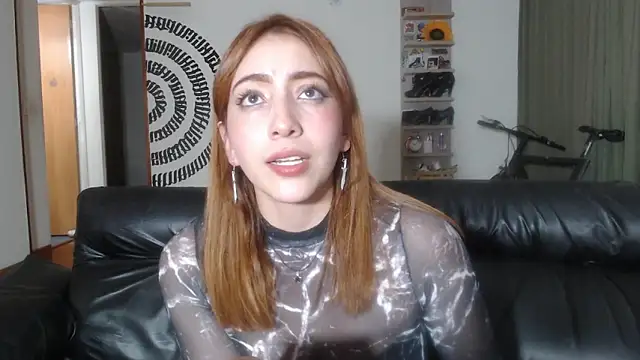 Snapshot of BeautyYoungblond chatting on April 2026 02:43:01 AM BeautyYoungblond online show from April 2026 02:43:01 AM