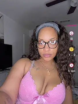 Snapshot of SweeTexasKyn chatting on April 2026 04:10:02 AM SweeTexasKyn online show from April 2026 04:10:02 AM