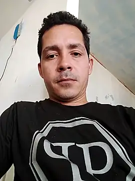 Snapshot of Chris_hot33 chatting on December 2025 07:31:01 PM Chris hot33 online show from December 2025 07:31:01 PM