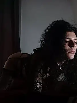 Snapshot of Hellebora chatting on December 2025 10:31:01 AM Hellebora online show from December 2025 10:31:01 AM