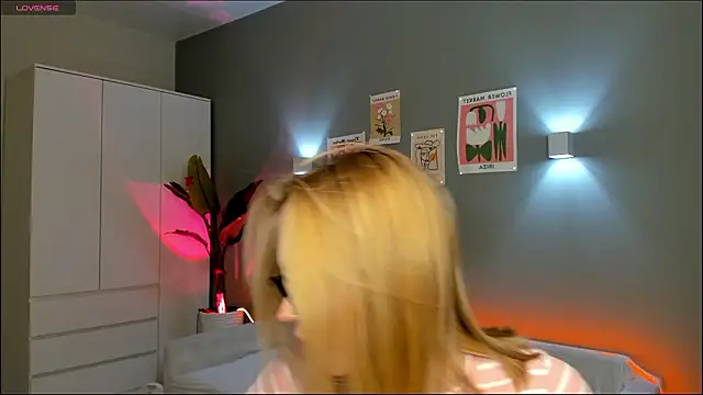 Aurelia Voss online show from February 2026 07:53:01 PM