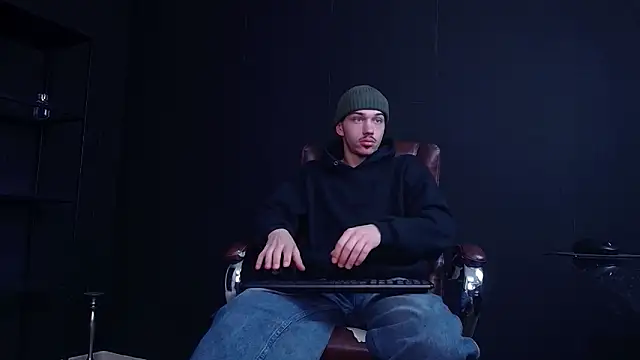 Snapshot of KaydenDrew chatting on December 2025 09:36:02 AM KaydenDrew online show from December 2025 09:36:02 AM