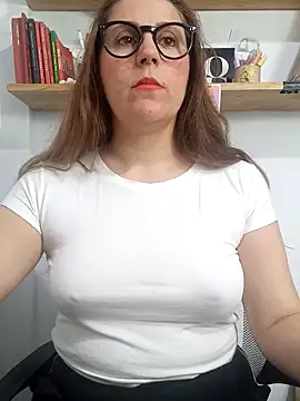 SofiEsteves online show from April 2026 12:32:02 PM