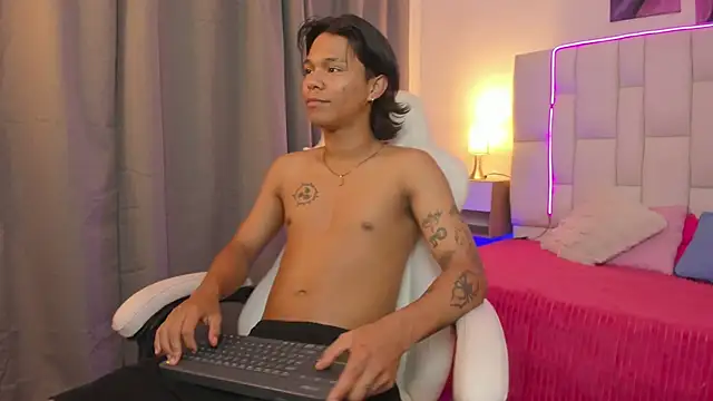 Snapshot of AndyKings_1 chatting on March 2026 03:21:02 AM AndyKings 1 online show from March 2026 03:21:02 AM