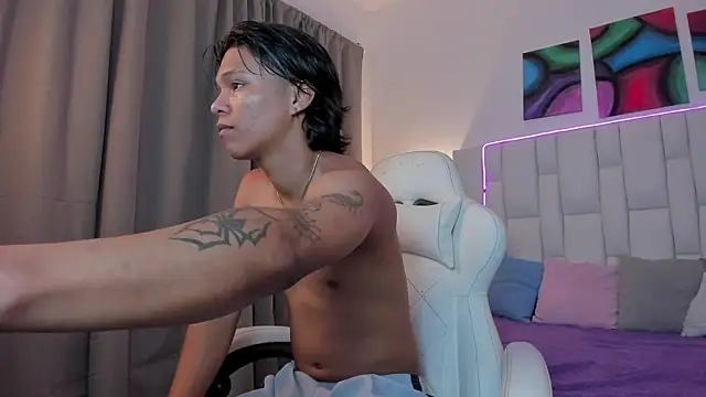 Snapshot of AndyKings_1 chatting on April 2026 03:26:01 AM AndyKings 1 online show from April 2026 03:26:01 AM