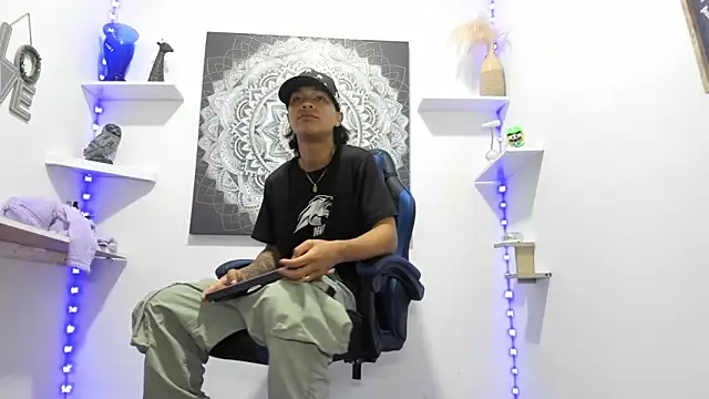 Snapshot of AndyKings_1 chatting on April 2026 04:23:02 AM AndyKings 1 online show from April 2026 04:23:02 AM