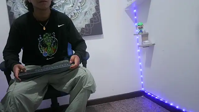 Snapshot of AndyKings_1 chatting on April 2026 03:45:01 AM AndyKings 1 online show from April 2026 03:45:01 AM