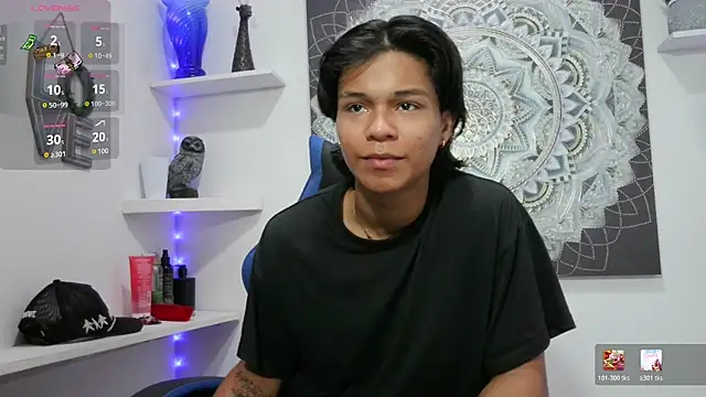 Snapshot of AndyKings_1 chatting on April 2026 03:23:01 AM AndyKings 1 online show from April 2026 03:23:01 AM