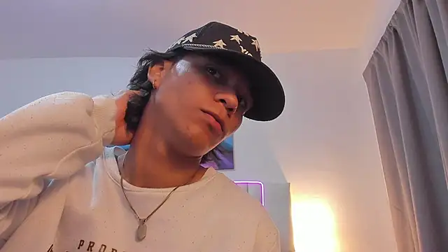 Snapshot of AndyKings_1 chatting on April 2026 03:24:01 AM AndyKings 1 online show from April 2026 03:24:01 AM