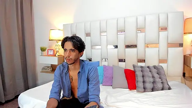 Snapshot of AndyKings_1 chatting on April 2026 04:13:02 AM AndyKings 1 online show from April 2026 04:13:02 AM