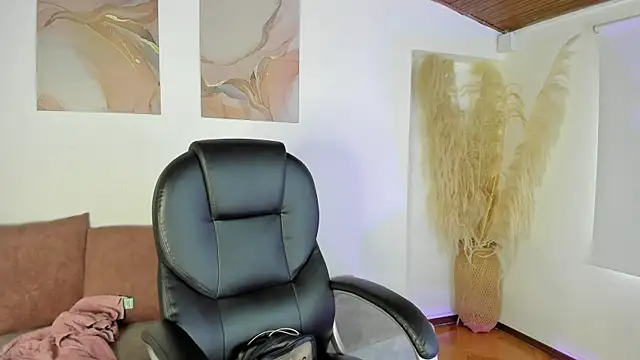 Amelie Wine online show from January 2026 03:39:01 PM