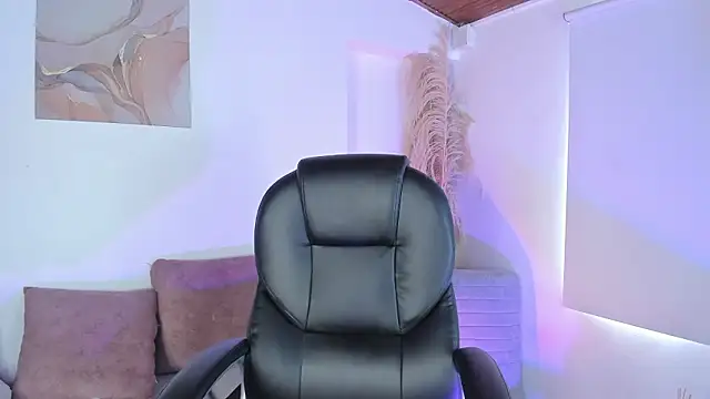 Amelie Wine online show from February 2026 03:27:02 PM