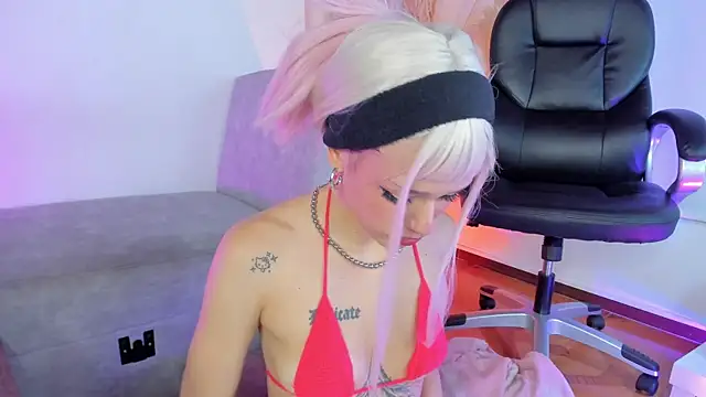 Amelie Wine online show from April 2026 08:42:02 PM