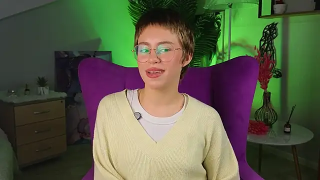 Snapshot of AidaGigantino chatting on December 2025 09:04:01 AM AidaGigantino online show from December 2025 09:04:01 AM