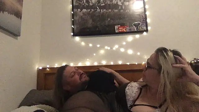 Snapshot of ControlledDesire chatting on December 2025 09:48:01 AM ControlledDesire online show from December 2025 09:48:01 AM