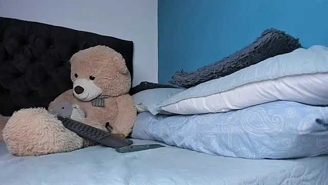 Snapshot of Mely_Mel chatting on April 2026 02:05:01 AM Mely Mel online show from April 2026 02:05:01 AM