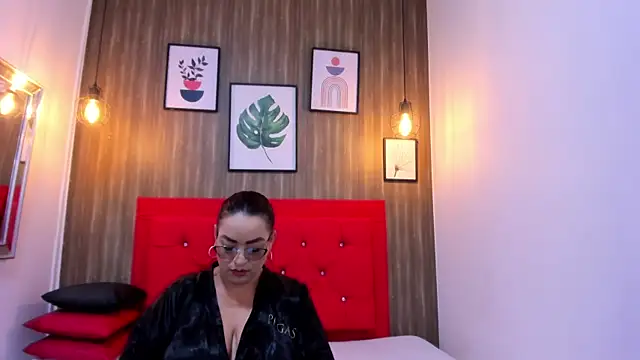 meggancurvy online show from February 2026 06:59:01 PM