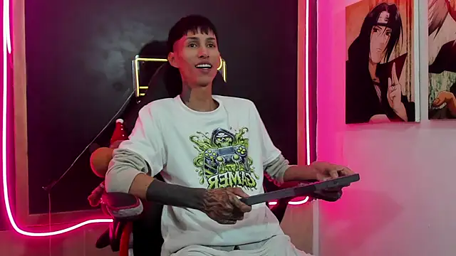 Daniel Deluc77 online show from December 2025 12:22:02 PM