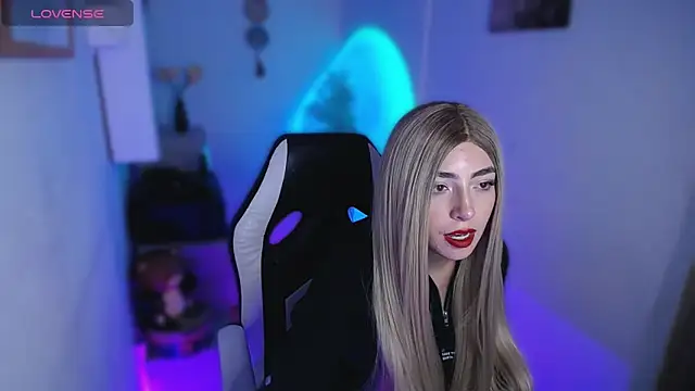 Snapshot of channel_blondee chatting on March 2026 10:27:02 PM channel blondee online show from March 2026 10:27:02 PM