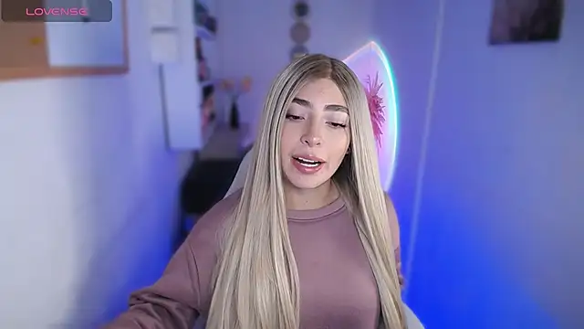 Snapshot of channel_blondee chatting on March 2026 10:14:01 PM channel blondee online show from March 2026 10:14:01 PM