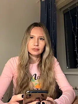 Snapshot of 1Moonlight1 chatting on December 2025 05:42:01 PM 1Moonlight1 online show from December 2025 05:42:01 PM