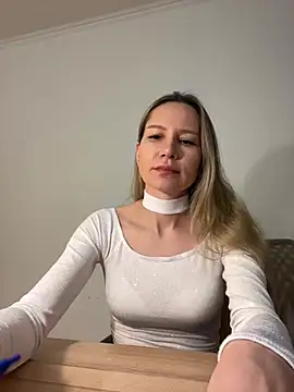 1Moonlight1 online show from February 2026 06:20:01 PM