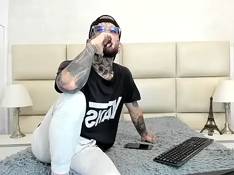 CalvinKorvus online show from December 2025 09:43:02 PM