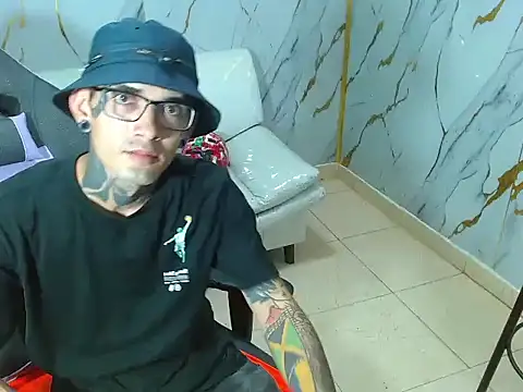 Boy tatto77 online show from February 2026 06:56:02 PM