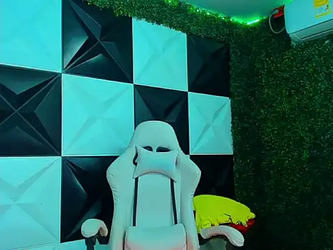 Boy tatto77 online show from February 2026 05:44:02 PM