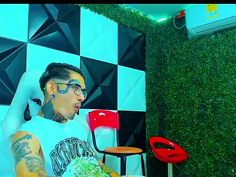 Snapshot of Boy_tatto77 chatting on March 2026 01:39:01 PM Boy tatto77 online show from March 2026 01:39:01 PM