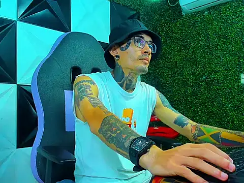 Snapshot of Boy_tatto77 chatting on March 2026 12:31:01 PM Boy tatto77 online show from March 2026 12:31:01 PM